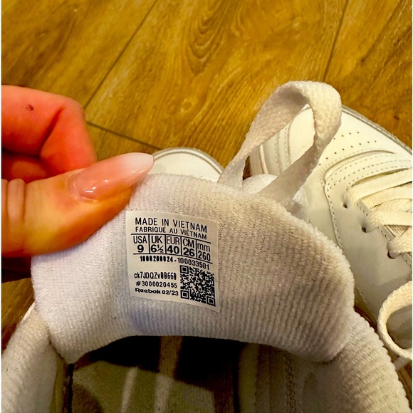 Reebok women’s size 9 white ‘Club C’ platform sneakers - Picture 3 of 4